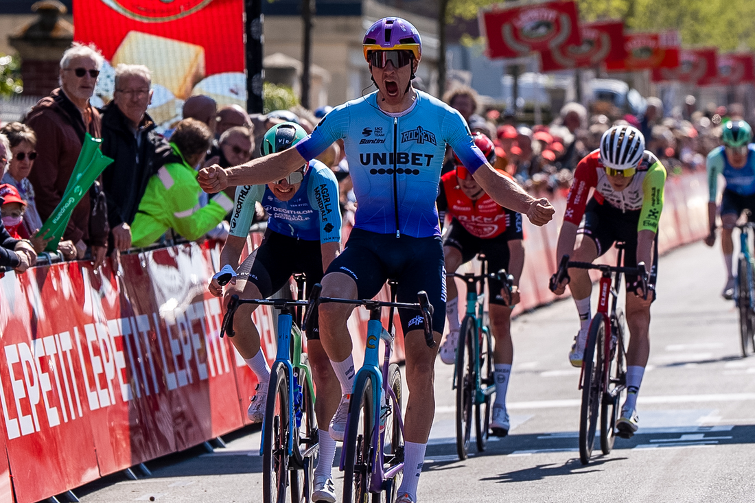 Lander Loockx wins Paris-Camembert!